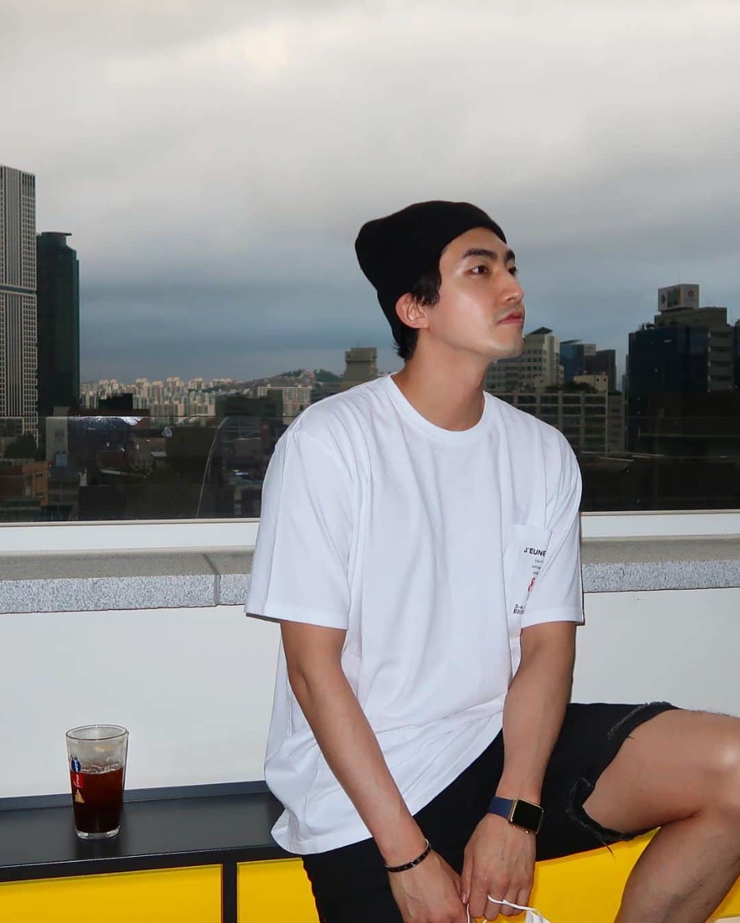 のインスタグラム：「늦여름과 초가을 사이 어느 날🤔」