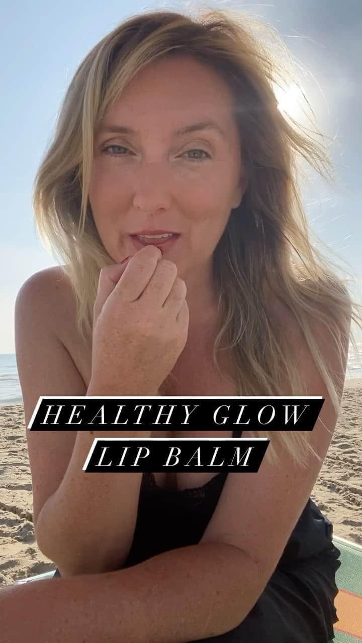 JO BAKERのインスタグラム：「Love products that can double up.... #lesbeiges @welovecoco #healthyglowlipbalm in #warm adds a sheer balmy comfort tint to lips and cheeks!! #jobakermakeupartist #makeup #makeuptutorial #makeuptutorial #makeuplooks #makeupartist #makeupideas #makeuptutorials #makeupparty #makeupoftheday #summermakeup #makeupaddict #chanel #welovecoco」