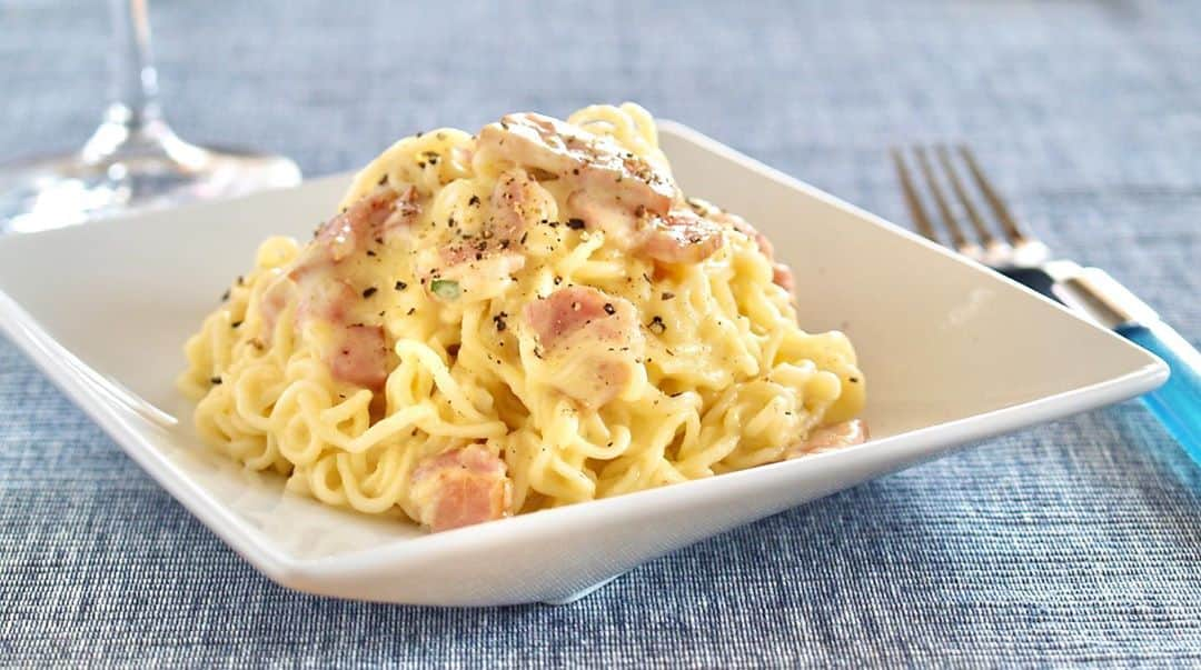 ochikeronさんのインスタグラム写真 - (ochikeronInstagram)「Creamy Ramen Carbonara 😋 go to my bio Swipe Up highlighted stories to view the video @ochikeron #carbonara」9月25日 20時41分 - ochikeron