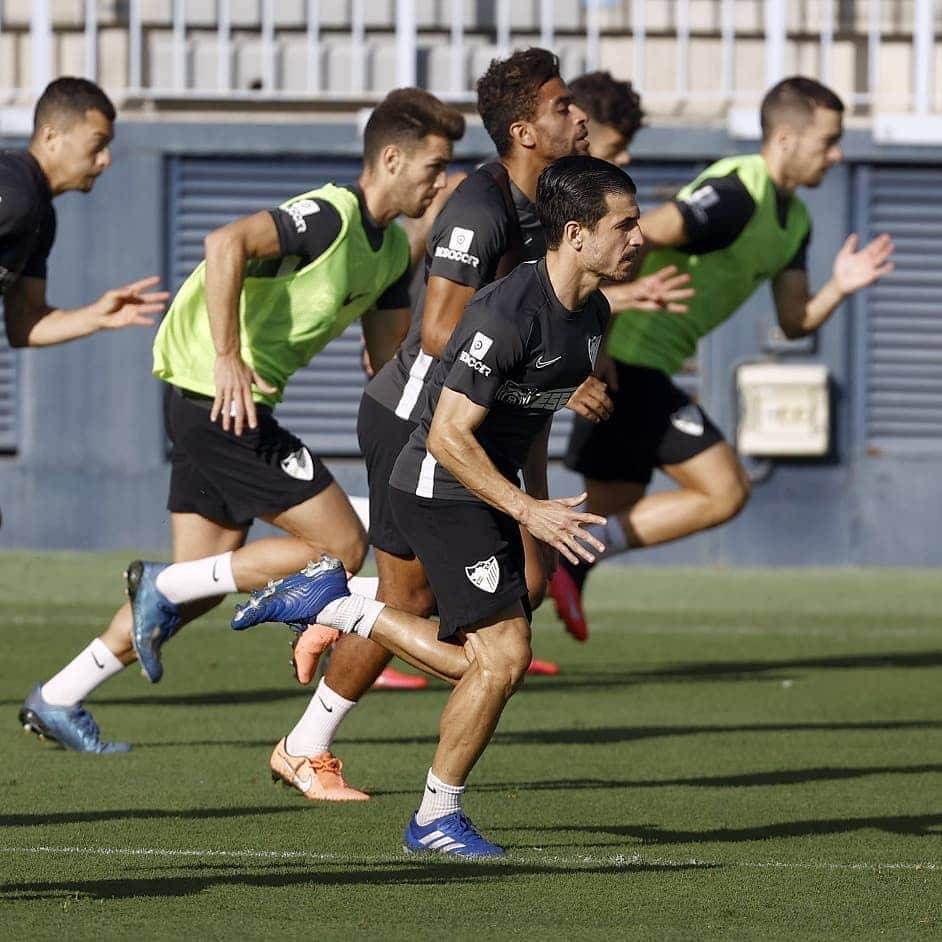 マラガCFさんのインスタグラム写真 - (マラガCFInstagram)「💪 Última sesión preparatoria antes del #MálagaAlcorcón⚽ en el Estadio #LaRosaleda. ¡Vamos, equipo!  #TrainingDay」9月25日 20時42分 - malagacf