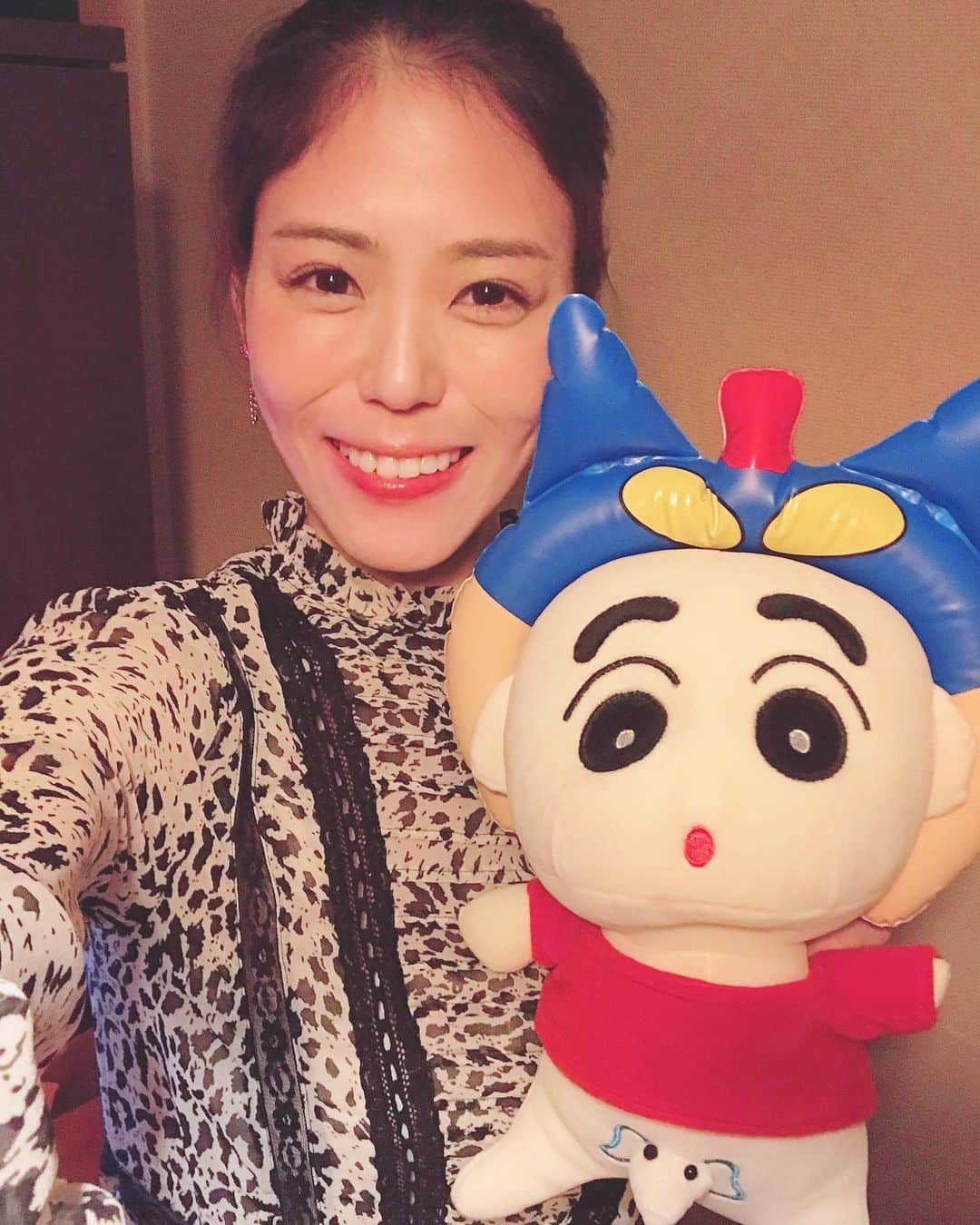 のインスタグラム：「しんちゃんかわゆぃです🥺❤️❤️❤️❤️ メロメロ〜💕🥺🥺  #すき家 #すきすきセット #クレヨンしんちゃん #クレしん #カチューシャ #おもちゃ #中国 #幸せ 💖🥺 #フォローミー  #followmee #followｍe #follow #instalike #instadaily #instagram #beauty #beautiful」