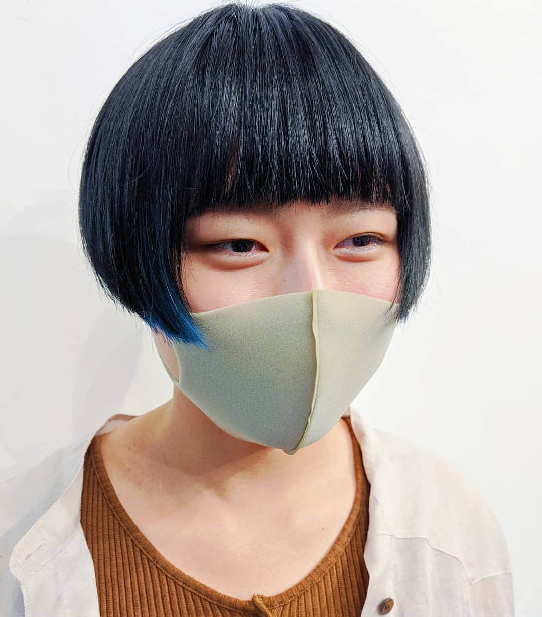 時田健太さんのインスタグラム写真 - (時田健太Instagram)「ショートボブのブルーのインナーカラー✂  表面はグレーに染めてます」9月25日 20時50分 - tokikenta