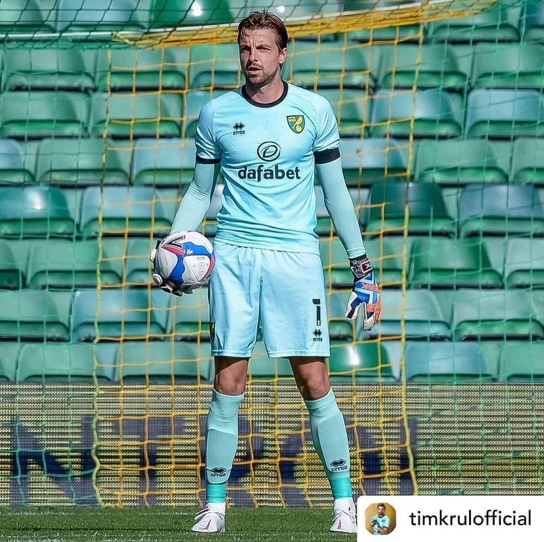 ノリッジ・シティFCさんのインスタグラム写真 - (ノリッジ・シティFCInstagram)「Tim with the #FridayFeeling! ✌️ #Repost • @timkrulofficial Ready for the weekend .. Big game on Sunday vs Bournemouth.. #otbc #nevergiveup 💪🏻🔰#fridayfeeling」9月25日 21時02分 - norwichcityfc