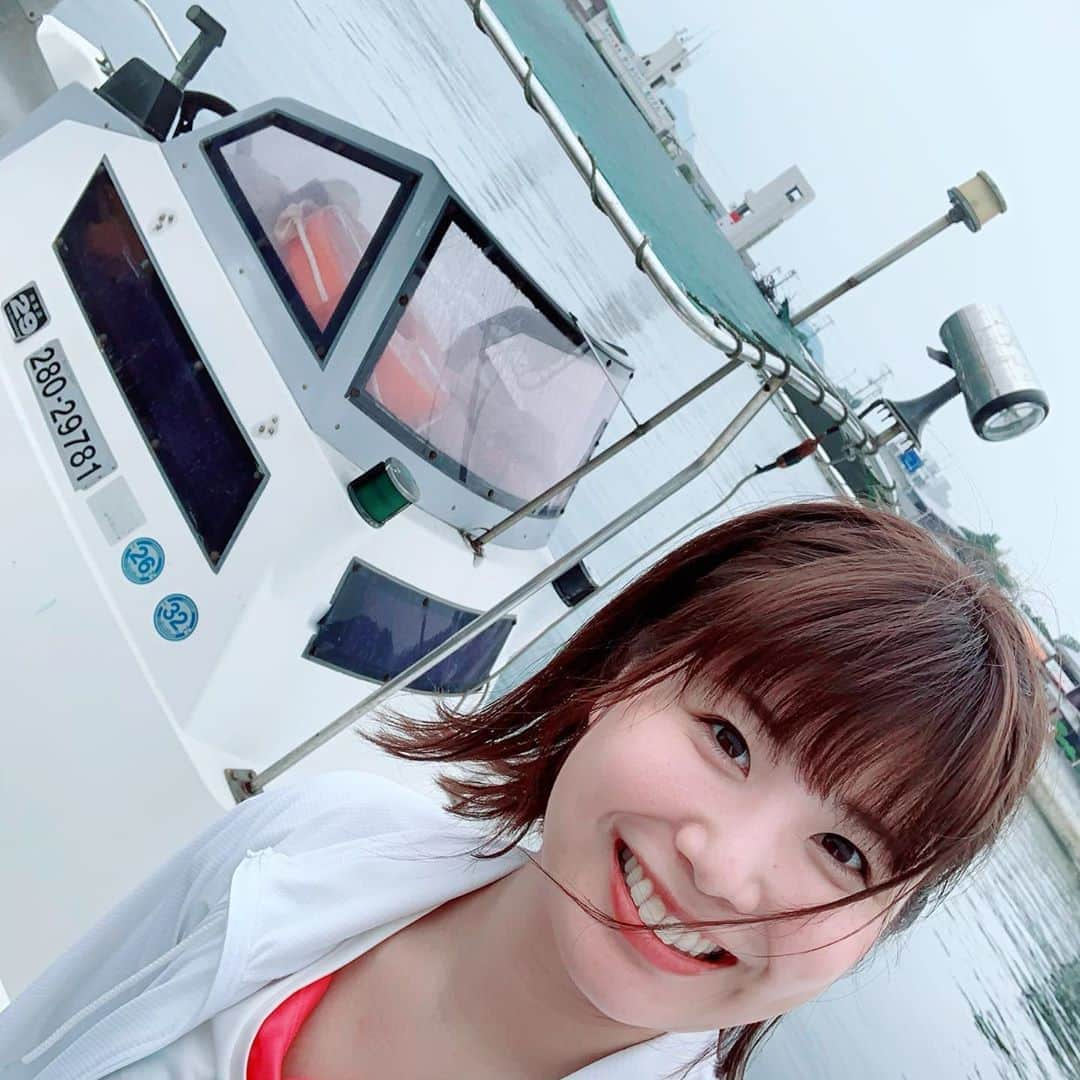 山﨑真依さんのインスタグラム写真 - (山﨑真依Instagram)「今週のほーなんは  ご近所ツアーズで上島町へ😊✨  セーリング体験に海の幸たっぷりの駅弁、 塩作り体験もご紹介します💕  上島町で視聴者プレゼントもお土産に買ってきましたよー☺️✨  ぜひご覧ください😄👍  #ほーなん #テレビ愛媛 #アナウンサー #セーリング #上島町 #海 #駅弁」9月25日 20時55分 - yamasaki_mai0215