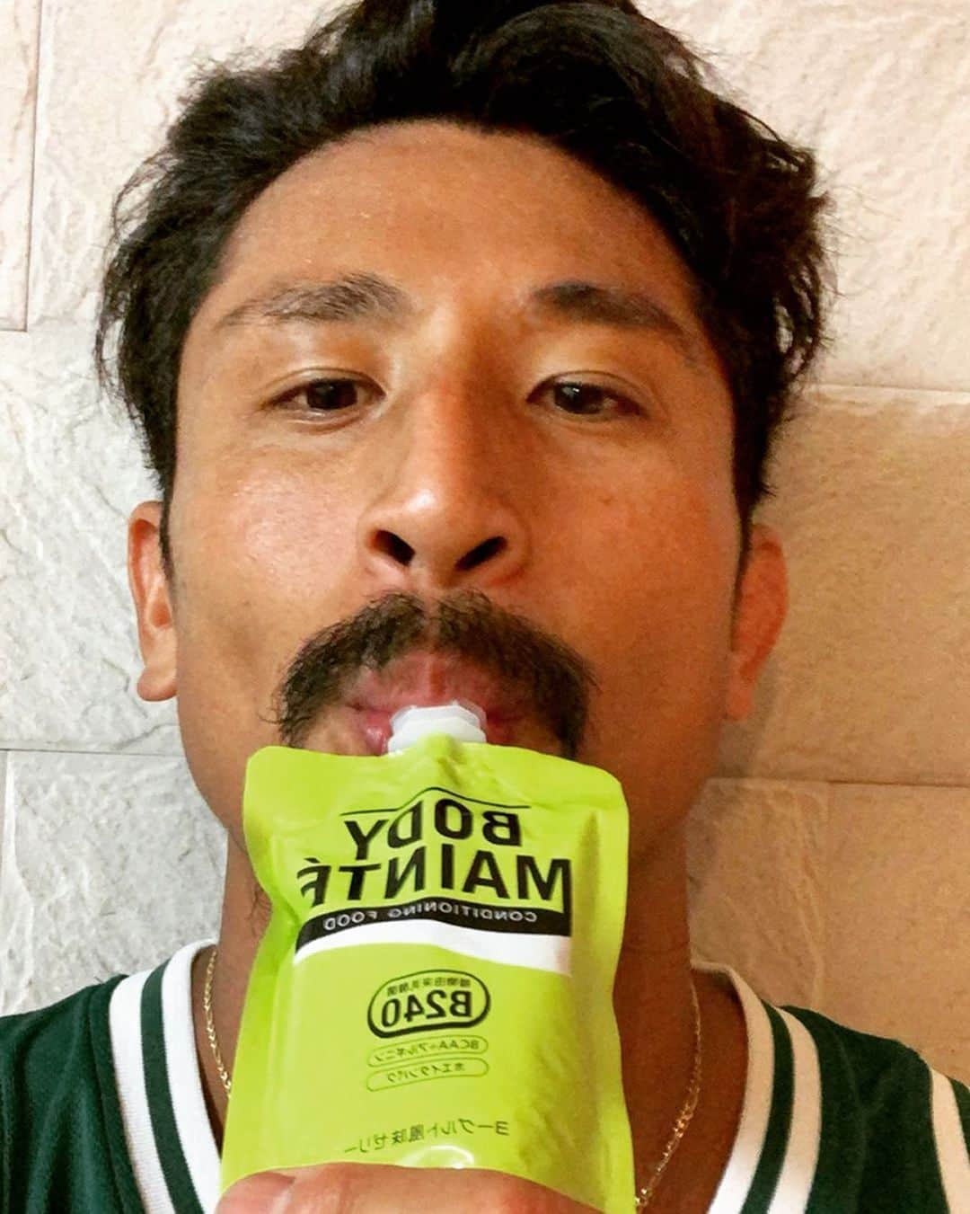 内田啓介さんのインスタグラム写真 - (内田啓介Instagram)「トレーニング後はこれやろ🏋🏾💊 @bodymainte_jelly のアカウントがローンチしたんで皆さんチェックとフォローよろしくお願いします🙌🏾 #ボディメンテ#ボディメンテゼリー #ハードワーク」9月25日 20時59分 - uchida9kei