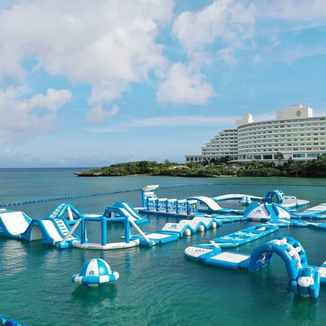 ANA.IC.MANZA.BEACH.RESORTさんのインスタグラム写真 - (ANA.IC.MANZA.BEACH.RESORTInstagram)「エフエム沖縄「Fine!」内、”モーニングウォッチ”のラジオカーが万座にやって来ました！　サルヴァトーレ クオモ ＆ バール 万座ビーチからお届けした生放送、いかがでしたでしょうか？　 万座オーシャンパークもお得になるアノ合言葉、是非ともスタッフにお声がけくださいね💕  Did you listen to FM Okinawa "Morning Watch" this morning? We are looking forward to hear the code name when you visit us at Salvatore Cuomo & Bar and Manza Ocean Park!!  @fmokinawa873  @salvatorecuomo_jp   #テイクアウト絶賛実施中 #takeawaypizza #drinkavailable #ANAインターコンチネンタル万座ビーチリゾート #万座ビーチ #インターコンチネンタル #InterContinentalANAManzaBeachResort  #ANAInterContinentalManzaBeachResort #ManzaBeach」9月25日 21時00分 - ana.ic.manza.beach.resort
