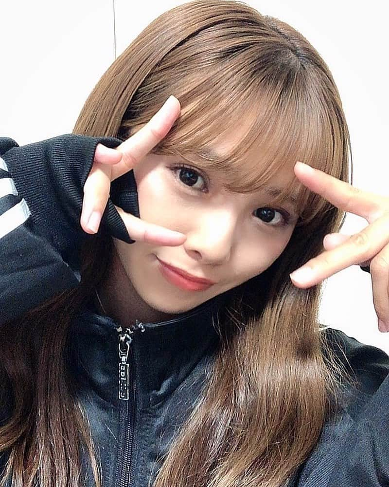 磯佳奈江さんのインスタグラム写真 - (磯佳奈江Instagram)「.﻿ 登録者数4万人になってる🥺﻿ ありがとうございます💖﻿ #このポーズなに」9月25日 21時12分 - isochan89