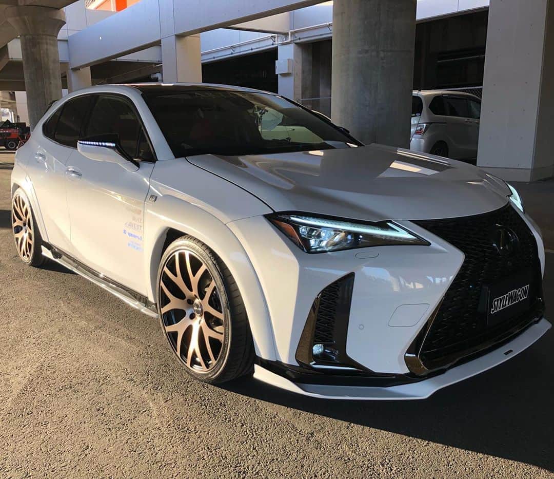 Spirits Artisanのインスタグラム：「Lexus UX Artisan spirits/// Sportsline blacklabel www.artisanspirits.co.jp #lxstnd #lexustuned #lexususa #evasivemotorsports  #artisanspirits #ravspecjdm #butlertire #jworksunlimited #premierautowerkz #suvproject #kanooperformance #car_life_staff #technicalmate #トラウム #車庫小舗 #nigeljdmparts #bondosaka #advanced_auto_performance  #mr__lexus #jackspna #ottoautoservice」