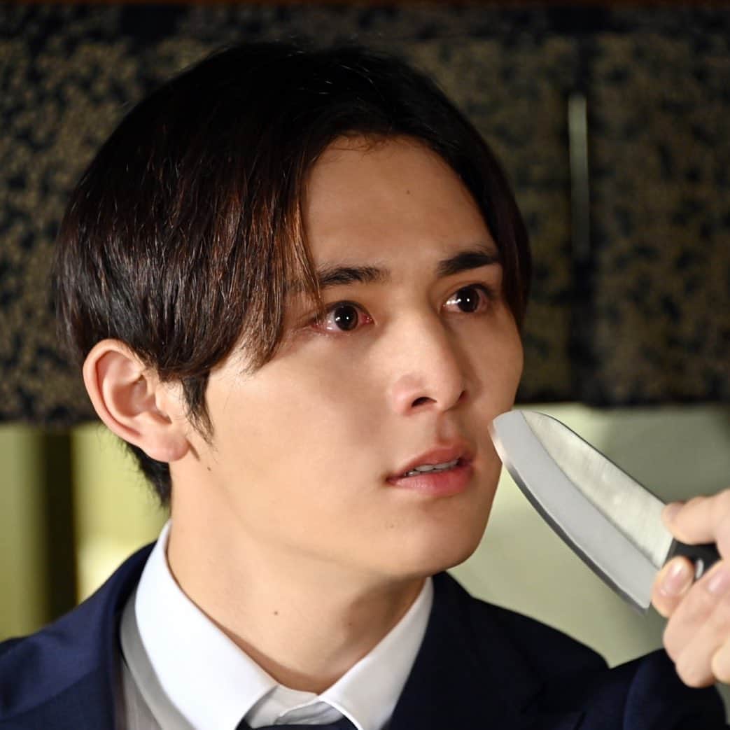 【公式】キワドい2人-K2-さんのインスタグラム写真 - (【公式】キワドい2人-K2-Instagram)「神崎の本気  ３話まであと、45分⏳ どうしてこうなってしまったのか…  #tbs #金曜ドラマ #キワドい２人 #Ｋ２  #山田涼介  #田中圭 #関水渚  #ジェシー #SixTONES #江口のりこ #八嶋智人  #椎名桔平 #最強凸凹バディ #兄弟 #池袋署 #強行犯係 #神崎黒木」9月25日 21時16分 - kiwadoik2_tbs