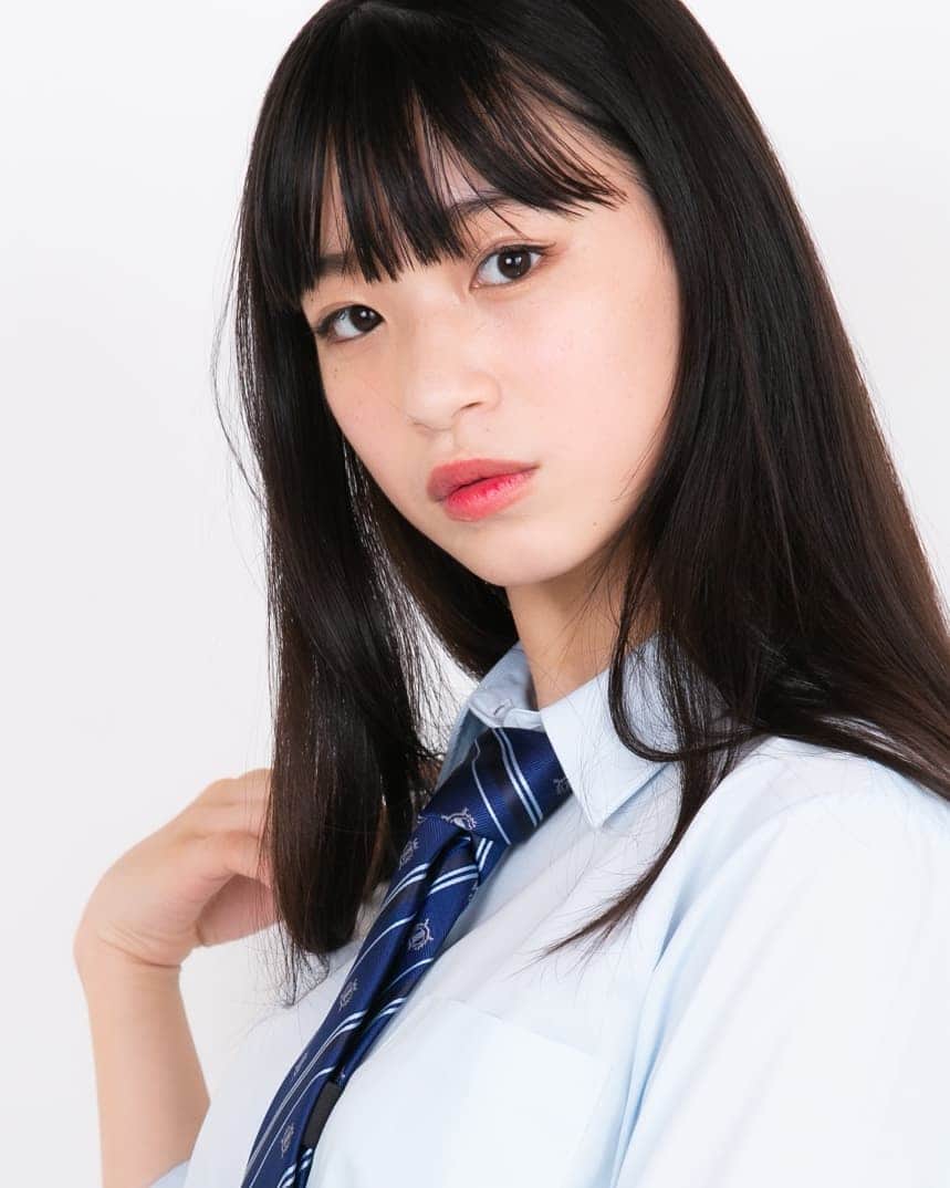 熊井戸花さんのインスタグラム写真 熊井戸花instagram テストがおわって部活が再開して もうはぴはぴです 3枚目 間違ってこの間と同じ写真載せちゃった はなのおはなし 制服コーデ 制服 なんちゃって制服 Cupop スクールコーデ テスト