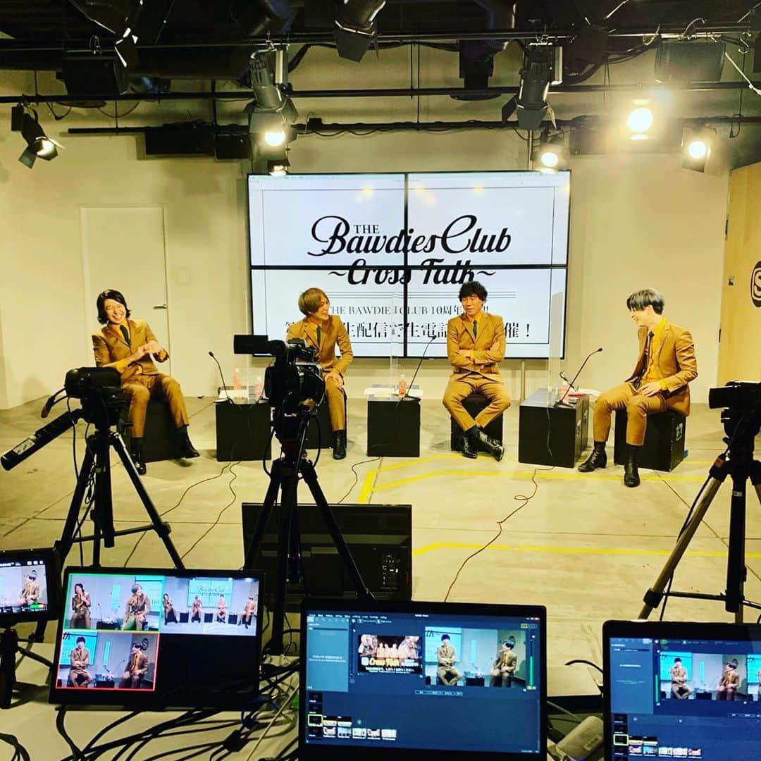 THE BAWDIESさんのインスタグラム写真 - (THE BAWDIESInstagram)「THE BAWDIES CLUB の会員限定生配信、生電話祭り！終了しました！！ 参加してくださった皆さま、ありがとうございました！ いやあ、喋った喋った。 まさかのFaceTime率が高くて、なかなか恥ずかしくも楽しかったです。 この模様は、THE BAWDIES CLUB内でまたアーカイブで見れるようになるので、見逃した方はお楽しみに！ そして、企画Awesome 69の配信も楽しみにしておいてくださいね！ jim #bawdies #thebawdiesclub #生電話祭り #awesome69」9月25日 21時23分 - thebawdies