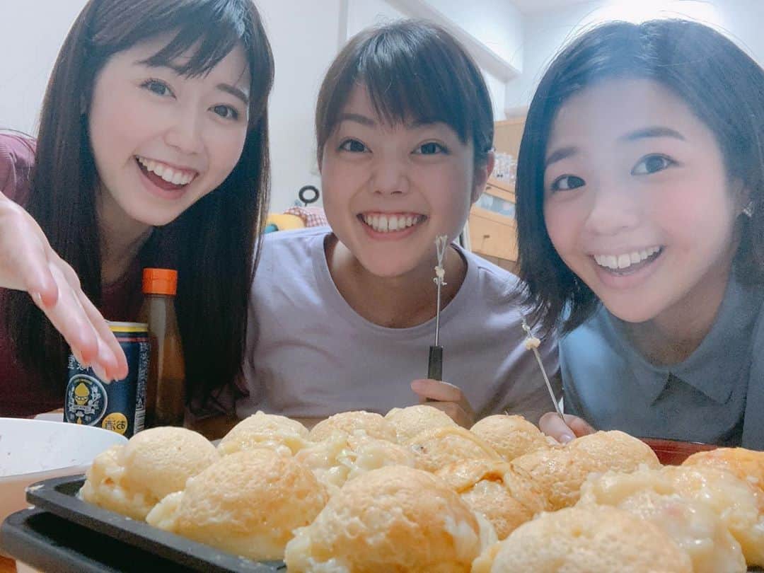 中根夕希のインスタグラム：「最近のお話。 お家でタコパ🐙したり そして、同期河村ちゃんと 動物Tシャツ着せられちゃったり🐨🐶 なかなか楽しい日々です☺︎ #rcc #後輩ちゃんよく働いてくれました #動物Tシャツ #これって可愛いの？」