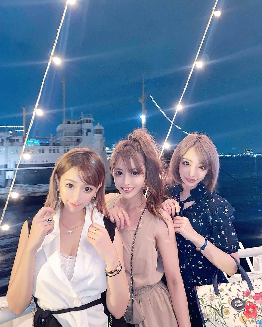 ririさんのインスタグラム写真 - (ririInstagram)「⛴🚢⛴🚢⛴ 横浜クルージング✨ 楽しかったなぁ💕💕💕 夜景🌙にも癒されました😘 また行こうね💋  #love #happy」9月25日 21時25分 - riri.ribon