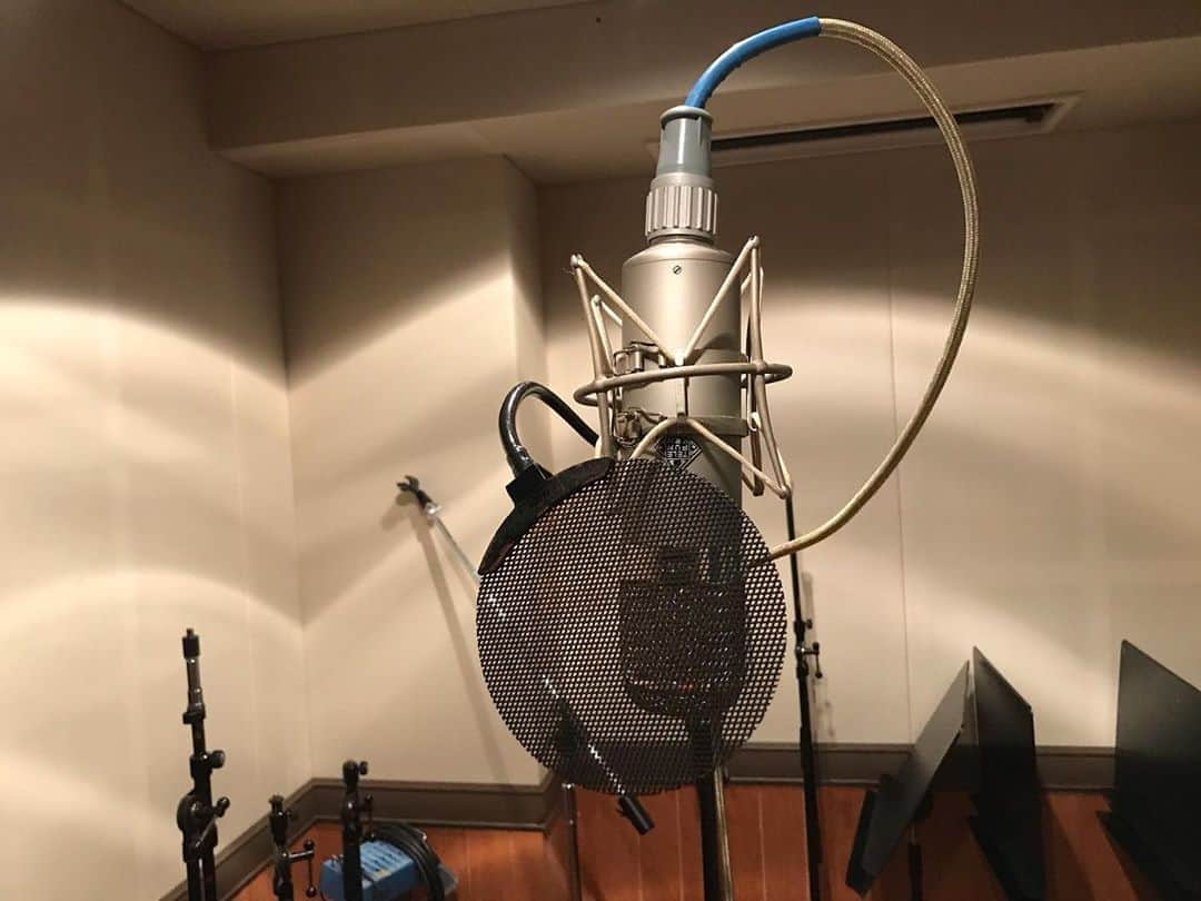 MOOMINのインスタグラム：「昨日は夕方からのセッションだったから 6.5曲しか録れませんでした。 なんとTAK-Zからも依頼きました。 タクちゃんありがとうね😊 まだ依頼曲が少し残っているので 今度の火曜日またダブセッションやります。 気になる方はお気軽にDMください♪  #moomin #ダブセッション #気になる方はDMください」