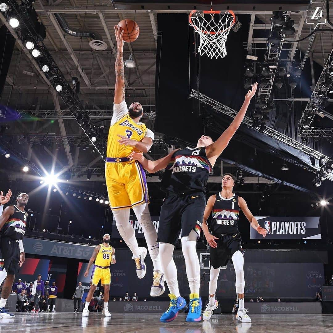 Los Angeles Lakersさんのインスタグラム写真 - (Los Angeles LakersInstagram)「Shot to the eye. Tweaked ankle. @antdavis23 played through the pain for his team 🙌」9月26日 6時55分 - lakers