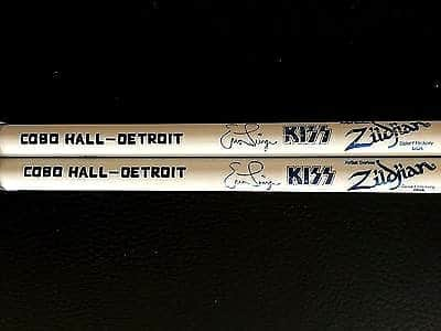 KISSさんのインスタグラム写真 - (KISSInstagram)「#KISSTORY September 25, 2009 - #KISS Cobo @paulstanleylive & @tommy_thayer_official  guitar picks, & #EricSinger drumsticks.   Do you have any mementos from Cobo, #KISSARMY?」9月26日 7時03分 - kissonline