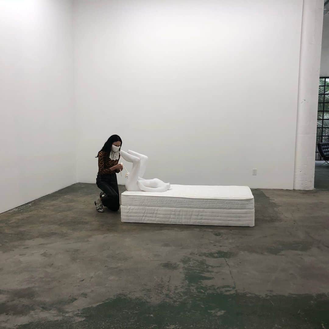 デヴェンドラ・バンハートさんのインスタグラム写真 - (デヴェンドラ・バンハートInstagram)「@isabellealbuquerque  Through Oct 17 @nicodimgallery」9月26日 7時16分 - devendrabanhart