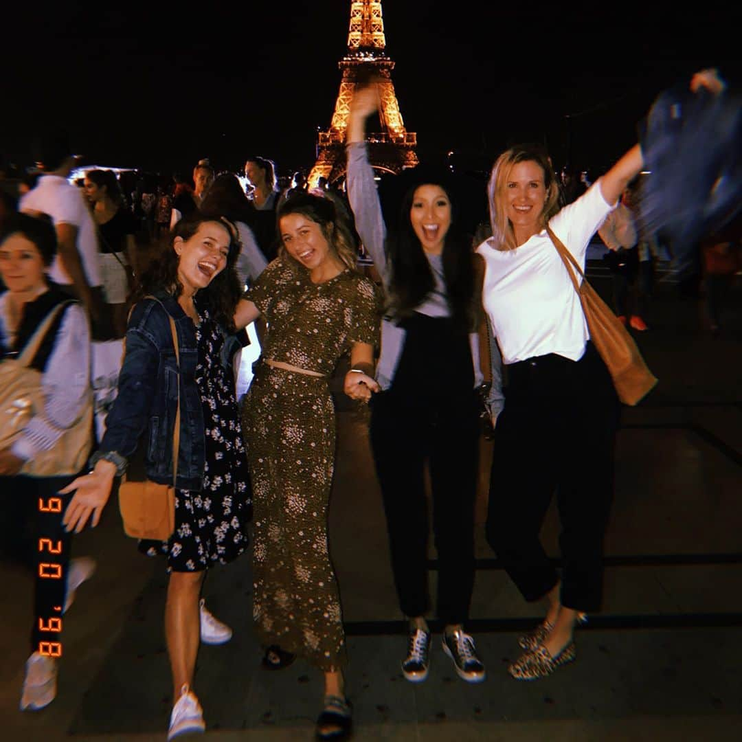 コリー・ロバートソンさんのインスタグラム写真 - (コリー・ロバートソンInstagram)「Happy National Daughters Day ❤️ I can’t imagine life without these beauties by my side!! @legitsadierob  @bellarobb @rebeccalorobertson @marykaterob I love you dearly!! #nationaldaughtersday」9月26日 7時42分 - bosshogswife