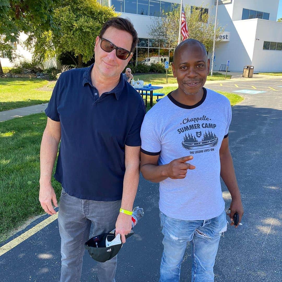 ボブ・サゲットのインスタグラム：「Loved hanging with my friend Dave Chappelle. When it comes to intelligence, love, sheer comedy genius... Well, you know, he is all of those things.  Good times during difficult times. God bless this man. Oh, and by the way.... I never sucked dick for coke.」