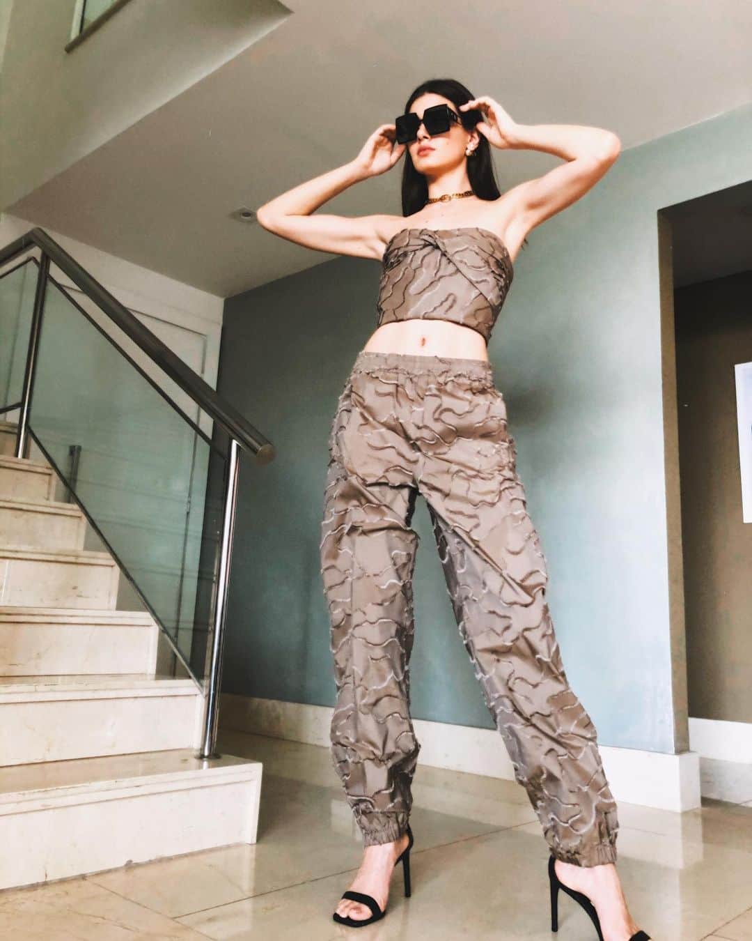 Camila Queirozのインスタグラム：「Friday’s Mood w/ @dior 😎」