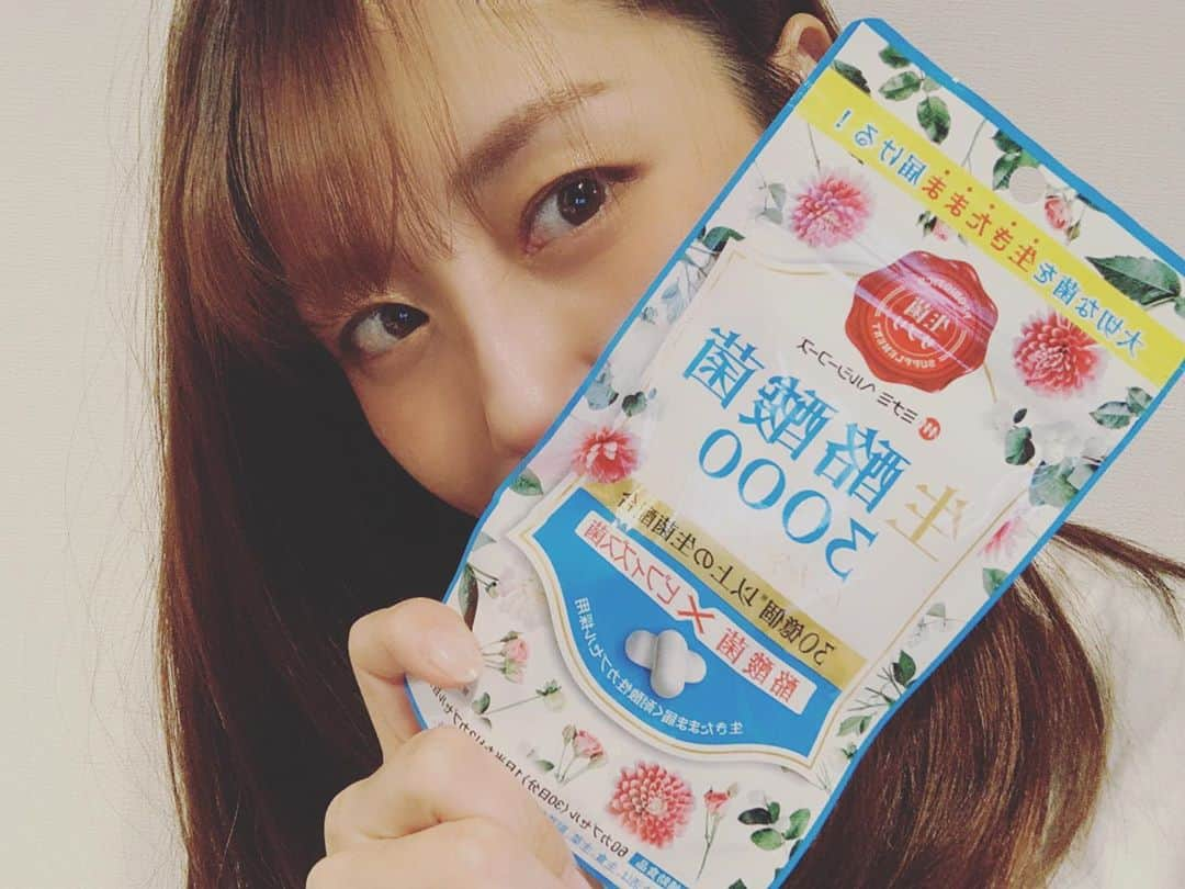 松田実里さんのインスタグラム写真 - (松田実里Instagram)「「腸活」「サプリメント」﻿ ﻿ 私の最近の気になりキーワード﻿ 昔から精神的なものの影響がいきやすい「胃」はすごく気にかけてたけふど、腸は全くノーマークで全然気に留めてなかったんだけど、「腸活」する事で美肌と、私の敵、夏バテにもいいなんて話を聞いてかなり気になり度が急上昇。﻿ カンタンなおんな。笑﻿ なので、こちらを試してみることに...﻿ ﻿ 【生酪酸菌3000】﻿ ﻿ ビフィズス菌が生きたまま腸へ届く﻿ ﻿ よくこのフレーズ使ってみたかったw﻿ どんな効果が現れるのか...楽しみです。﻿ ビフィズス菌様。﻿ ﻿ #生酪酸菌3000 #生酪酸菌 #酪酸菌 #ビフィズス菌 #腸活 #菌活 #新発売 #インナーケア #インナービューティー #ミナミヘルシーフーズ #sponsored﻿ #Japan #trip #photography﻿ #Instagram #instagood #instalike ﻿ #love #photo #fashion #F4F ﻿  #팔로우 #셀카 #일상  #カフェ巡り #おしゃれ #お洒落 #撮影 ﻿ #撮影モデル #フォトジェニック」9月26日 7時57分 - misato_matsuda