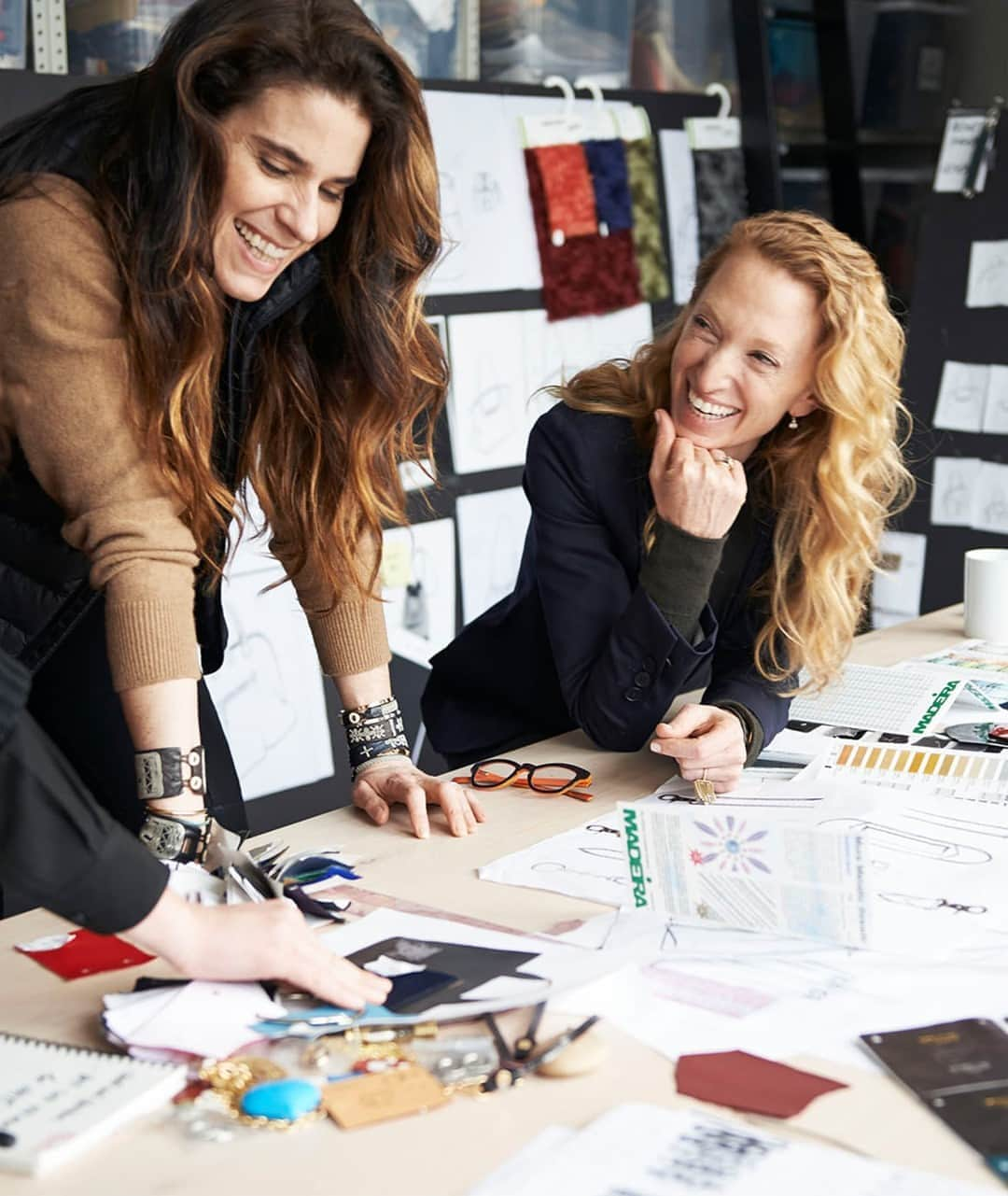 フランク&アイリーンさんのインスタグラム写真 - (フランク&アイリーンInstagram)「You've seen the bags, you know the bags, you probably have one. #FemaleFounders Monica and Lucy are the brains behind MZ Wallace. These bags have become a staple, not only to us here at Frank & Eileen, but for women everywhere. We cannot get enough of MZ Wallace’s sleek, functional designs and sustainable edge. #FrankandEileen #MZWallace」9月26日 8時00分 - frankandeileen