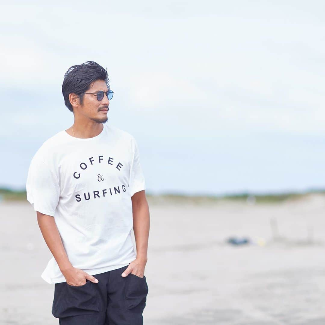 坂口憲二（THE RISING SUN COFFEE）さんのインスタグラム写真 - (坂口憲二（THE RISING SUN COFFEE）Instagram)「◆GOOD MORNING COFFEE‼︎◆  【COMING SOON】  COFFEE&SURFING TEE(WHITE)  大好評を頂いてますCOFFEE&SURFINGシリーズにオリジナルTEEの登場です。  来週中には入荷予定なのでお楽しみ！  photo📸 @yasumamiura   #coffee #coffeebeans  #coffeeroaster  #coffeelab  #coffeeandsurfing  #coffeetime  #coffeelover  #coffeebreak  #coffeeshop  #coffeestand  #coffeeholic  #coffeehouse  #coffee_inst  #coffeemaker  #coffeeshops  #coffeecoffeecoffee  #coffeenclothes  #coffeeaddict  #coffeeculture  #coffeemorning  #coffeemag #specialitycoffee  #TRSC」9月26日 8時04分 - therisingsuncoffee