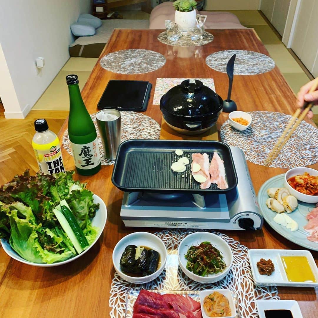 のインスタグラム：「金曜日バライロダンディー最終日リモート終わりで晩酌スタート！大間のマグロ絶品！ 来週から木曜日バライロダンディー隔週に戻ります！ 梅沢富美男師匠の元へ！」