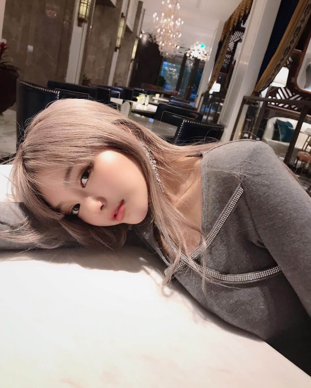 Grace Chowのインスタグラム：「Alex回来后 我再也没有时间玩耍了 忙到喘不过气…」