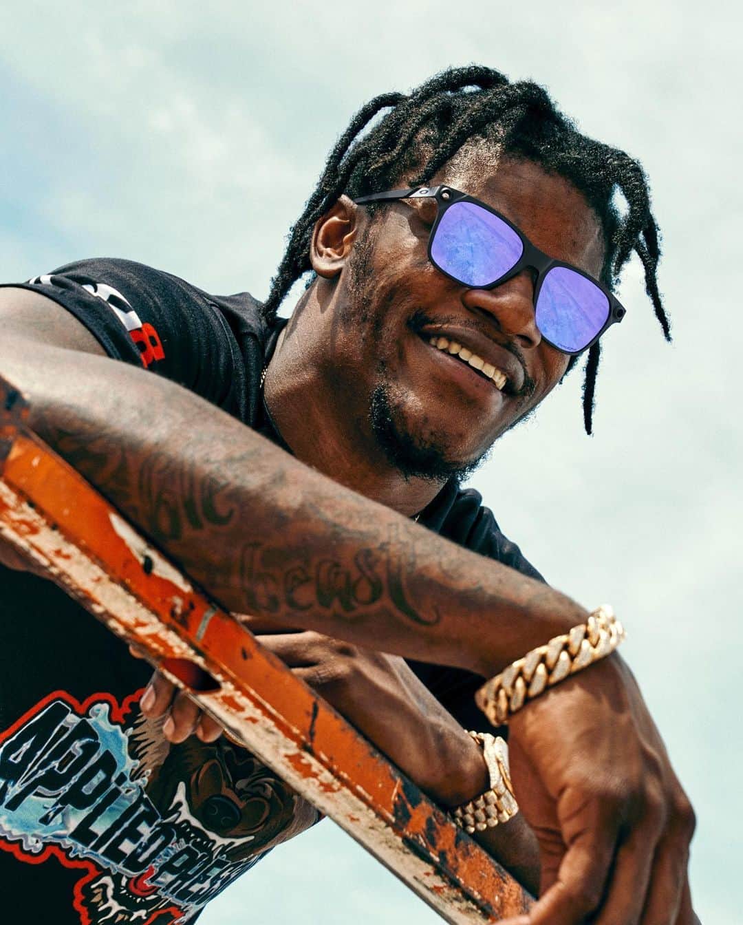 OAKLEYのインスタグラム：「That winning smile. 😈 @new_era8 #ForTheLoveOfSport」