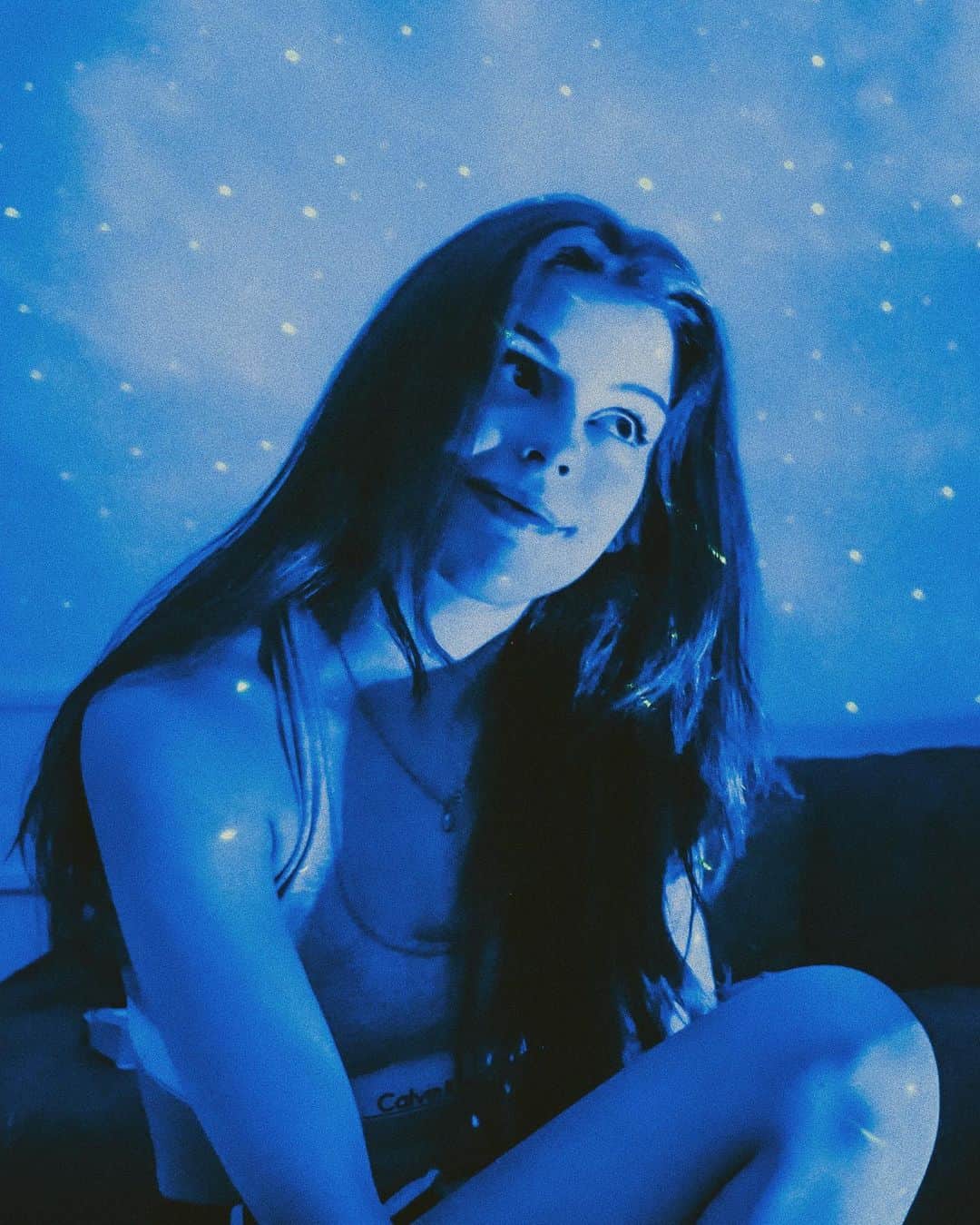 Amelia Gethingのインスタグラム：「When light pollution stops you from seeing the stars, buy a light to project fake ones instead 🌃🌌 ... and that’s on what? logic 👍🏻」