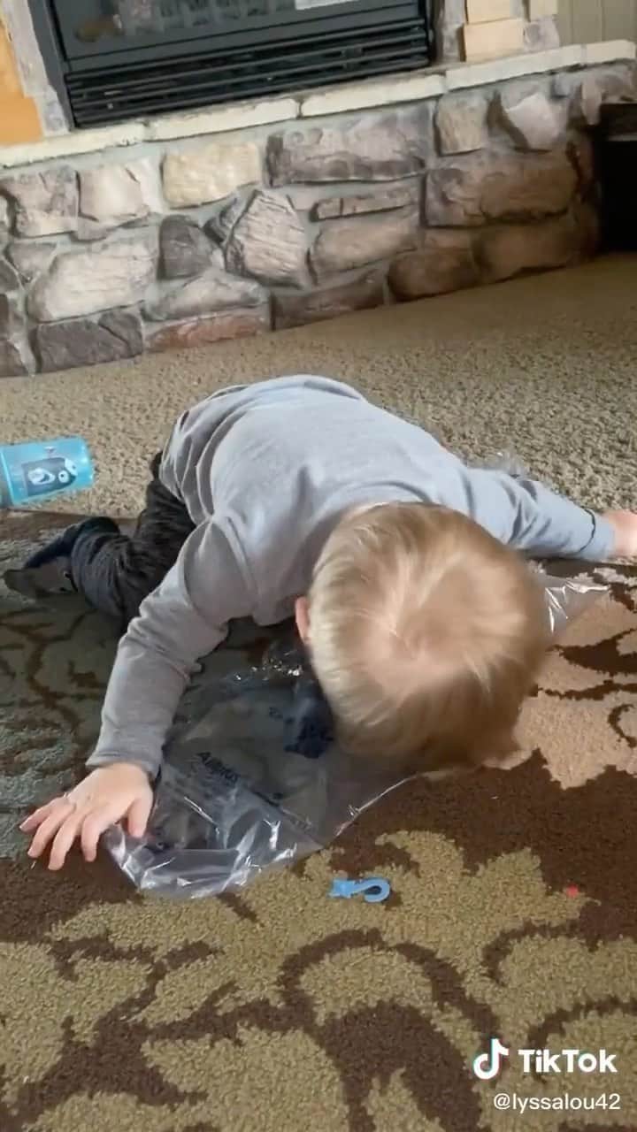 Average Parent Problemsのインスタグラム：「This kid is on a whole other level 😯 // credit: @lyssalou42」