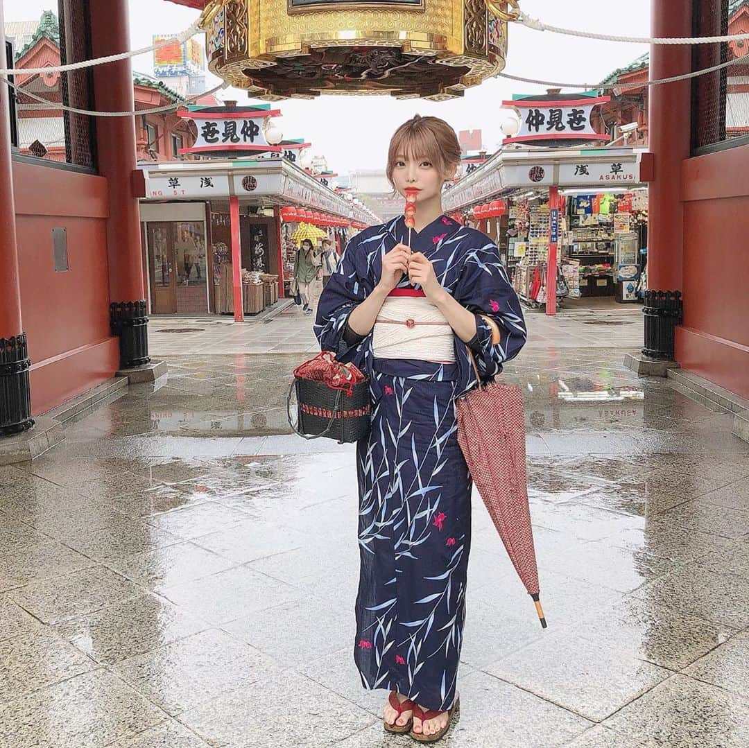 米倉みゆさんのインスタグラム写真 - (米倉みゆInstagram)「雨上がりの浅草も いきですねえ…😌👘✨ . . . . . . .  #浴衣ヘア #浴衣レンタル #浴衣アレンジ #浴衣女子 #浴衣美人 #浴衣 #浴衣コーデ #浴衣ヘアアレンジ #浴衣 #浅草 #浅草着物レンタル #着物レンタル #着物コーディネート #着物 #着物女子 #笑顔 #可愛い #可愛い女の子 #美人 #美妝 #美女 #美少女 #美しい #ボブスタイル #ボブアレンジ #ボブヘアアレンジ #ショートヘアアレンジ  #さわだ屋  #浅草寺 #浅草 #浅草食べ歩き  #浅草グルメ」9月25日 23時30分 - yone__miyu630