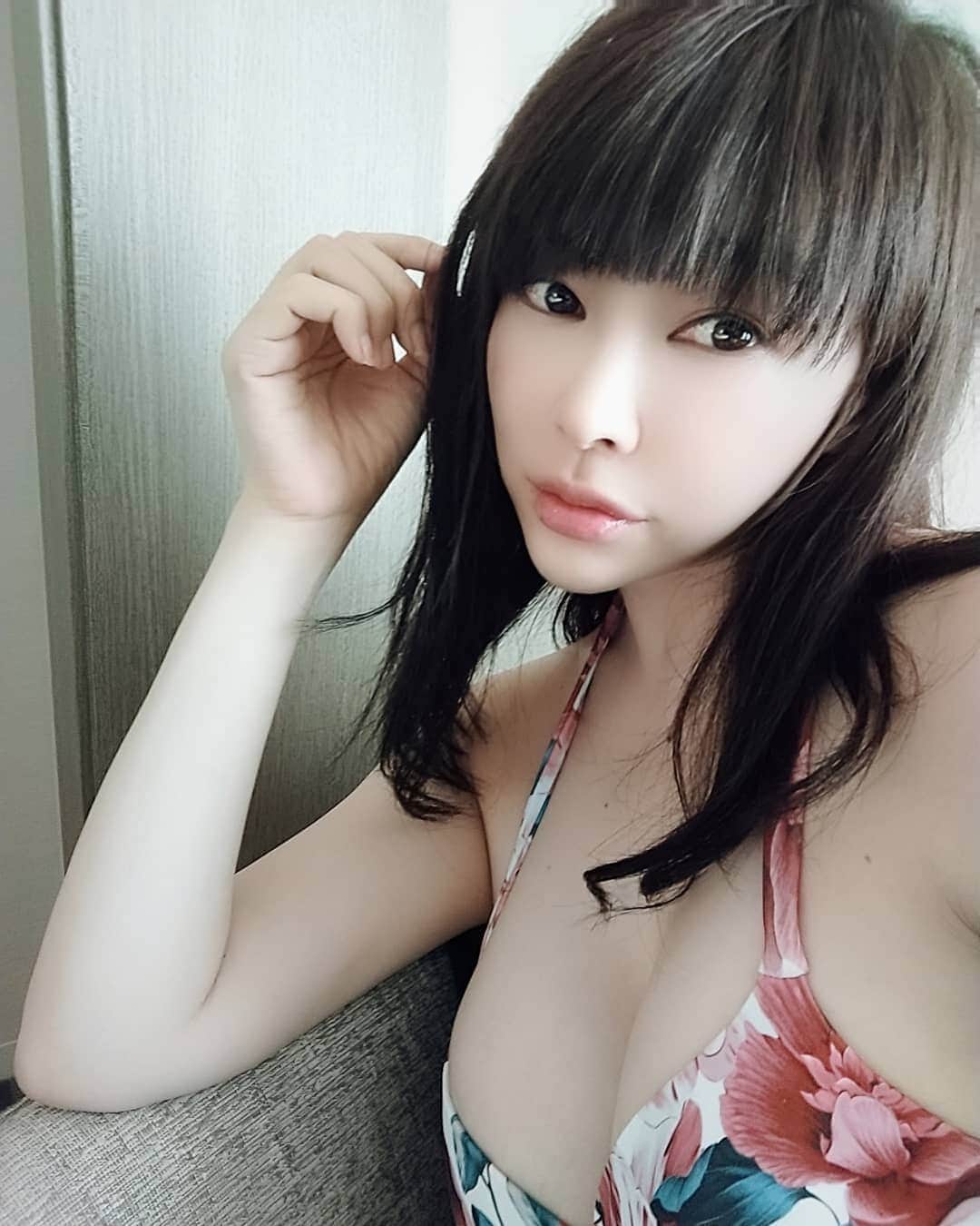 松坂南さんのインスタグラム写真 - (松坂南Instagram)「こちらも #現場ショット  #グラドル自画撮り部  #model  #selfie  #谷間すごい  #爆乳グラドル」9月25日 23時51分 - minami_matsuzaka