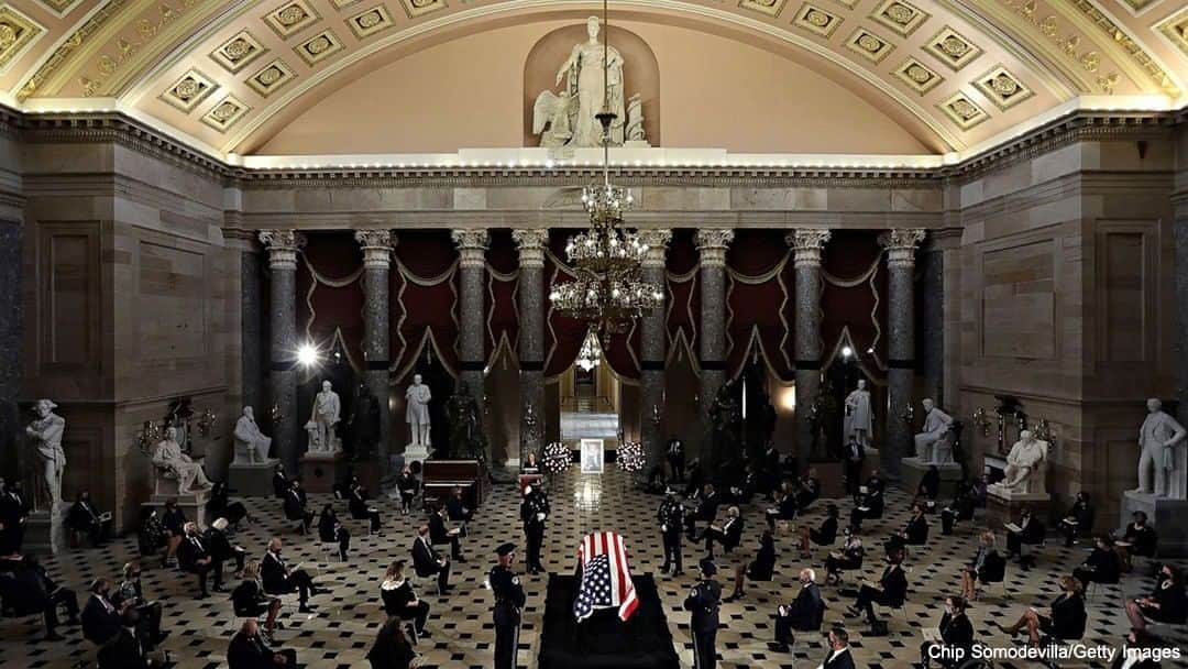 ABC Newsさんのインスタグラム写真 - (ABC NewsInstagram)「The flag-draped casket of Justice Ruth Bader Ginsburg rests in Statuary Hall of the U.S. Capitol. Justice Ginsburg is the first woman to lie in state at the Capitol. #ruthbaderginsburg #capitol #us #politics #inmemoriam」9月25日 23時54分 - abcnews