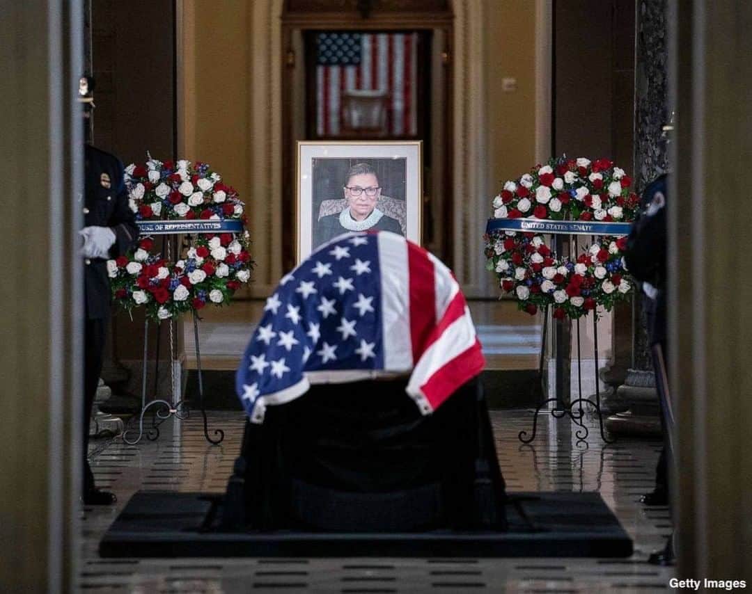 ABC Newsさんのインスタグラム写真 - (ABC NewsInstagram)「Judicial icon Ruth Bader Ginsburg becomes the first woman and first Jewish person to lie in state at the U.S. Capitol. #ruthbaderginsburg #supremecourt #congress #politics #rbg」9月26日 0時06分 - abcnews