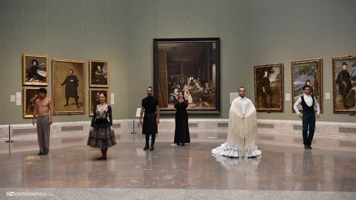 DeFlamenco.comのインスタグラム：「Arte sobre arte. Los flamencos bailan a los pies de los cuadros más emblemáticos del Museo del Prado   En la portada de nuestra web deflamenco.com noticia y video.   El video completo se publicará el 27 de septiembre en el canal de YouTube del @museoprado   @jesuscarmona_oficial @eduardoguerrerobailaor @manuellinan @antonionajarro @mariamezcle @corralmoreria」