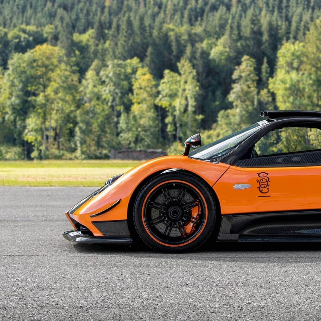 パガーニ・アウトモビリのインスタグラム：「The @topcar_design Zonda Cinque voted as best looking car of #SOCGstaad2020 stealing the scene on top of Route Des Agites.⠀ ⠀ Great time with our friends from @SupercarOwnersCircle⠀⠀ ⠀⠀ #pagani #Zonda #Zondacinque #SupercarOwnersCircle #SOCEvent #SOC⠀⠀ ⠀⠀ Pic by @orlowski_nikola」