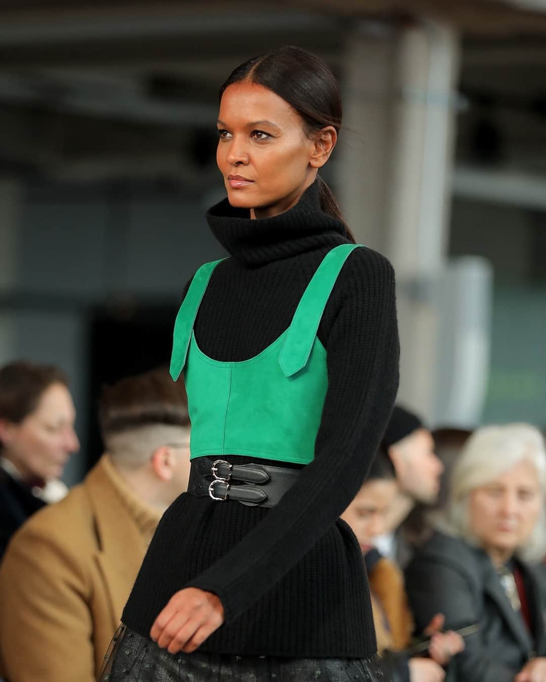 Longchampのインスタグラム：「There's drawing... painting... then layering – our favorite of the art forms. #LiyaKebede closing the Longchamp FW20 fashion show in Nyc.  #LongchampFW20  #LongchampRTW #Leathercroptop」