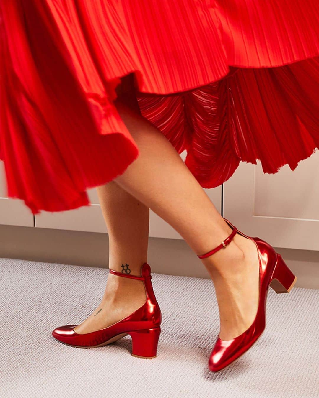 のインスタグラム：「Let's dance! @naomishimada loves a bold shoe for the dancefloor and so do we.   Shop all your favorite Instagram looks, just visit #linkinbio」