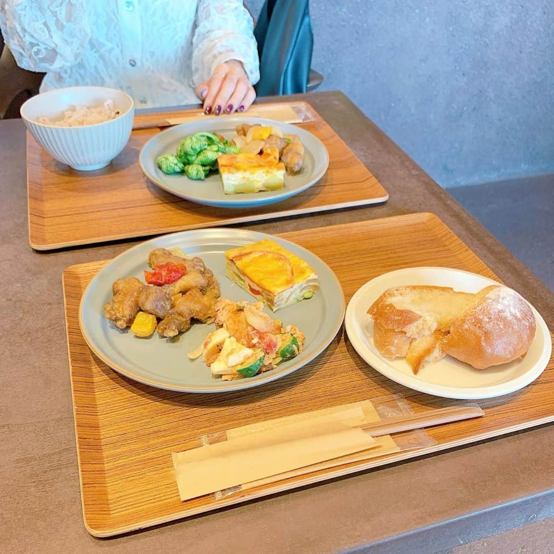 愛内みささんのインスタグラム写真 - (愛内みさInstagram)「ふらっとランチ 久々ゆっくり会えて嬉しい😚 ・ @gyre_omotesando  ・ #表参道カフェ」9月26日 0時15分 - misamisa124