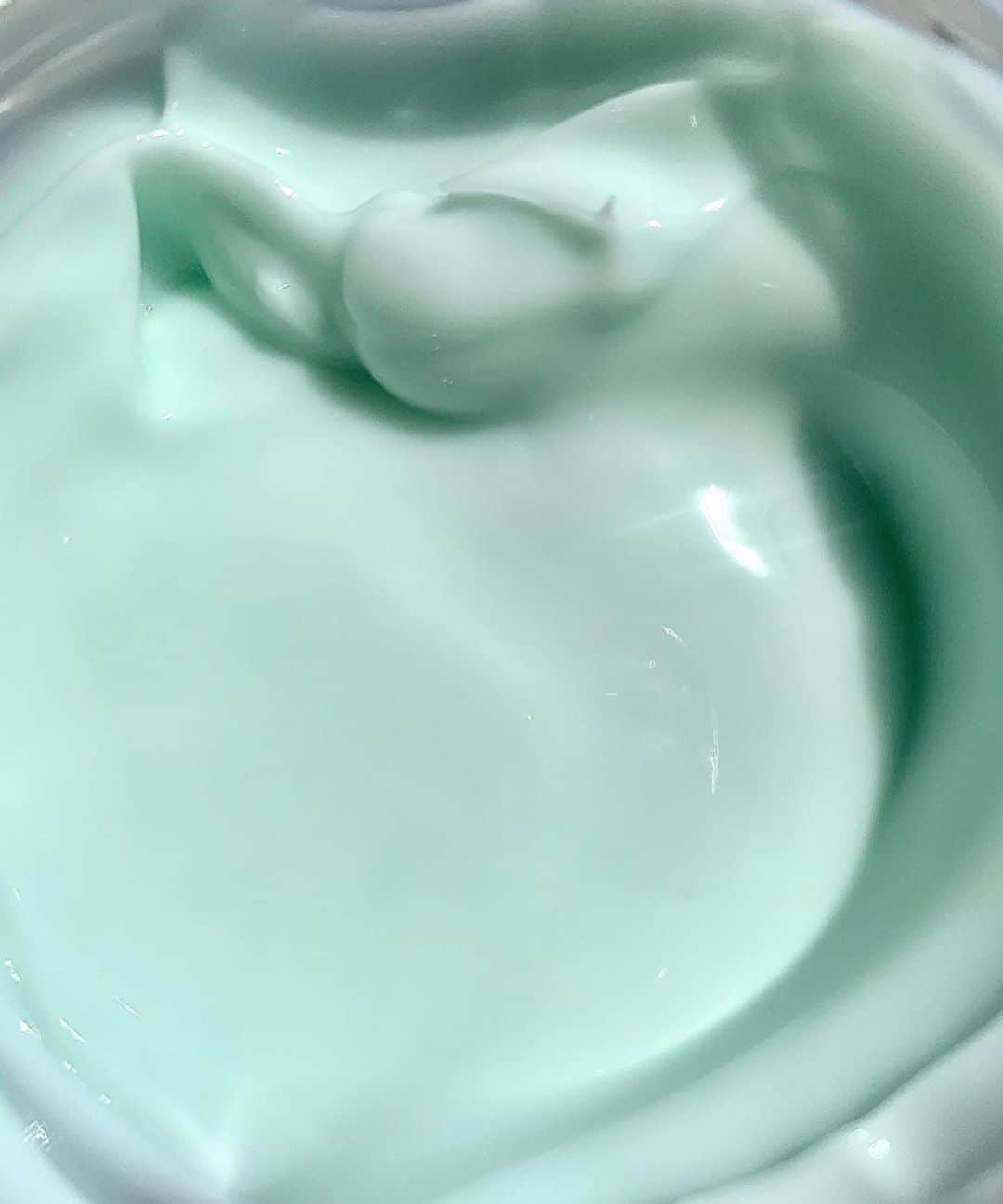 JEN ATKINさんのインスタグラム写真 - (JEN ATKINInstagram)「texture friday, courtesy of you →🧴✨ @theouai」9月26日 0時12分 - jenatkinhair