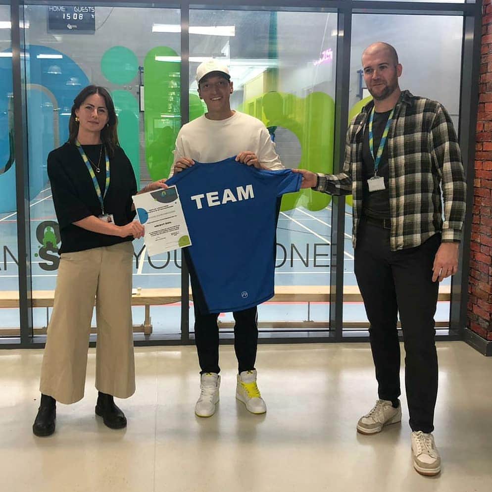 のインスタグラム：「Always happy to assist in North London, my home. ❤️ Proud to be part of the Unitas Youth Zone team and to give young people safe and inspiring places to go in their leisure time. 🙌🏼 #ambassador #M1Ö」
