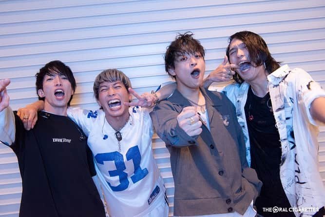 鈴木重伸のインスタグラム：「ORALIUM 2days ＠ KT Zepp Yokohama 足を運んでいただいた方もインスタで参加いただいた方もありがとうございました。 この2日間のために尽力していただいたスタッフの皆様もありがとうございました。 春山翔くんもありがとうございました。 たくやあきらまさやんもありがとう、ほんでお疲れ様。 久々の疲労感と幸福感に包まれながらひとまずおやすみなさい。  photo by SATOSHI HATA & KOUHEI SUZUKI」