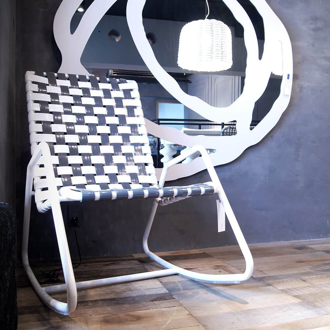 GERVASONI JAPAN / ジェルバゾーニ ジャパンのインスタグラム：「GERVASONI TOKYO 店舗閉店にともない、展示現品に限り、お買い得価格でお買い求め頂けます。 是非この機会にご来店ください。 皆様のお越しを心よりお待ちいたしております。  【GERVASONI TOKYO】 〒107-0062 東京都港区南青山 6-8-8 Tel:03-6418-5764 Fax:03-3486-5074 営業時間：11:00~18:00(事前予約制) ※通常、火曜水曜は定休日ですが、9月29、30日は臨時営業させていただきます。 ※ご来店は事前予約制を承っております。前日までにご予約をお願いいたします。 ※新型コロナウィルス感染拡大の状況に応じて営業時間・定休日を変更する場合がございます。 変更があり次第、弊社ホームページおよびSNSにてご案内させて頂きます。  GERVASONI TOKYO STOREは営業終了となりますが、GERVASONI社製品の販売は継続させて頂きますので、10月1日以降は下記までご連絡頂ければと存じます。  今後ともどうぞよろしくお願い致します。  【お問い合わせ先】 南陽オモビト株式会社 / GERVASONI TOKYO  〒107-0062 東京都港区南青山4-18-16 フォレストヒルズWESTWING B1 TEL：03-5413-3274 FAX：03-5413-3267 MAIL：info@gervasoni.jp ※2020年10月1日以降  #gervasoni #gervasoni1882 #gervasonijapan #gervasonitokyo #gervasonitour  #paolanavone #interior #interiordesign #madeinitaly #mohebbanmilano #instamood #instagood #picoftheday #archilovers #architecture #archiproducts #productdesign #photooftheday  #ジェルバゾーニ #ジェルバゾーニジャパン #ジェルバゾーニトーキョー #南青山 #東京 #インテリア #イタリア家具 #ソファ #椅子 #テーブル #お洒落さんと繋がりたい #インテリア好き」