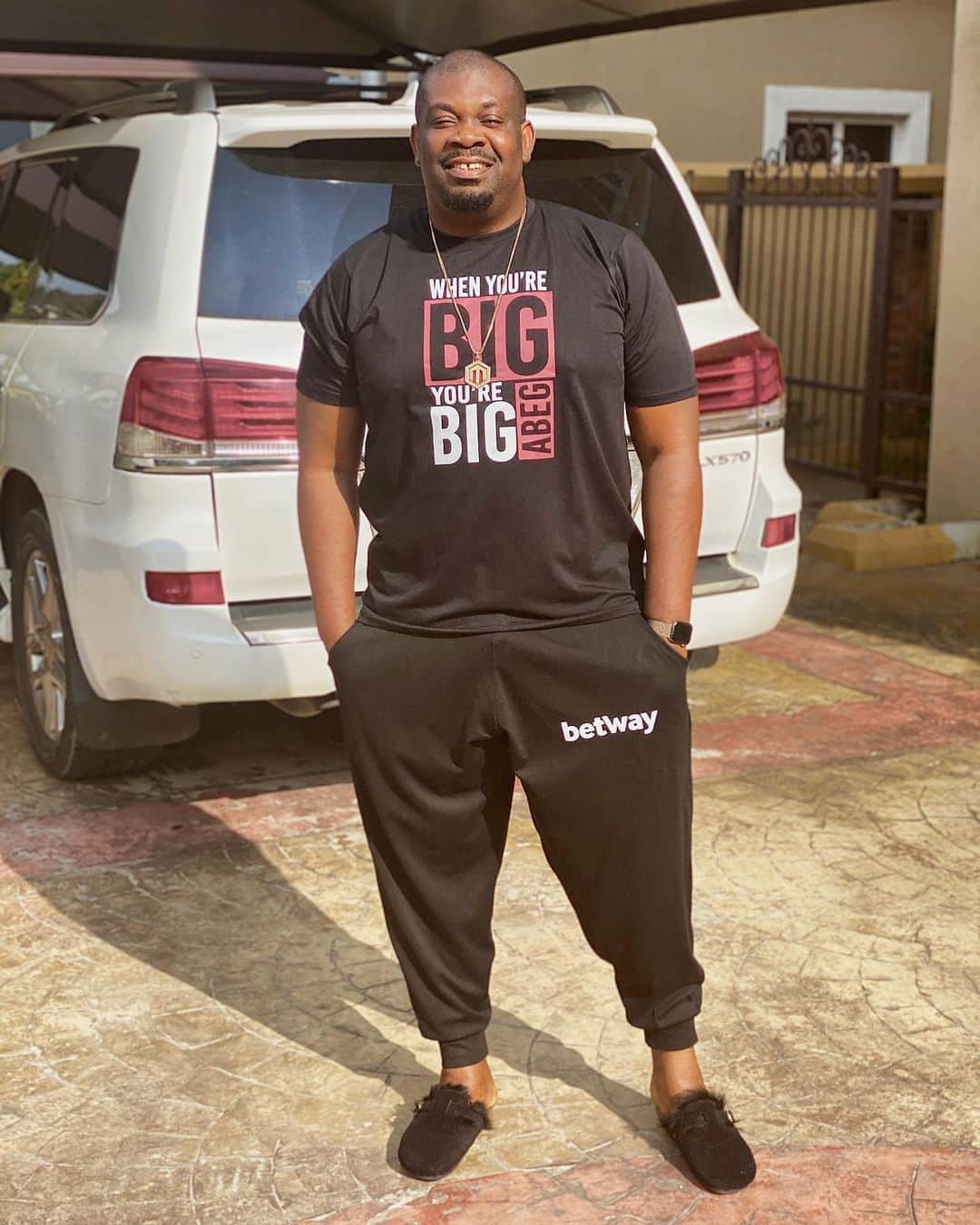 Don Jazzyさんのインスタグラム写真 - (Don JazzyInstagram)「When you’re big you’re big abeg. - ( @djbign 600 years BC)」9月26日 0時29分 - donjazzy