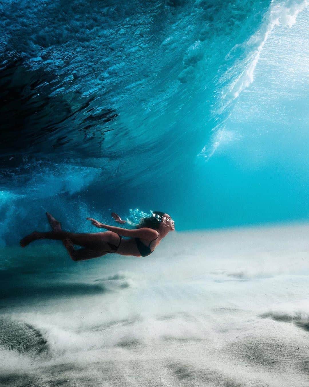 Discover Earthさんのインスタグラム写真 - (Discover EarthInstagram)「She looks like a mermaid ! 🧜‍♀️ 🇦🇺 #discoverAustralia with @josh_burkinshaw  #mermaid #inthesea #sea」9月26日 0時30分 - discoverearth