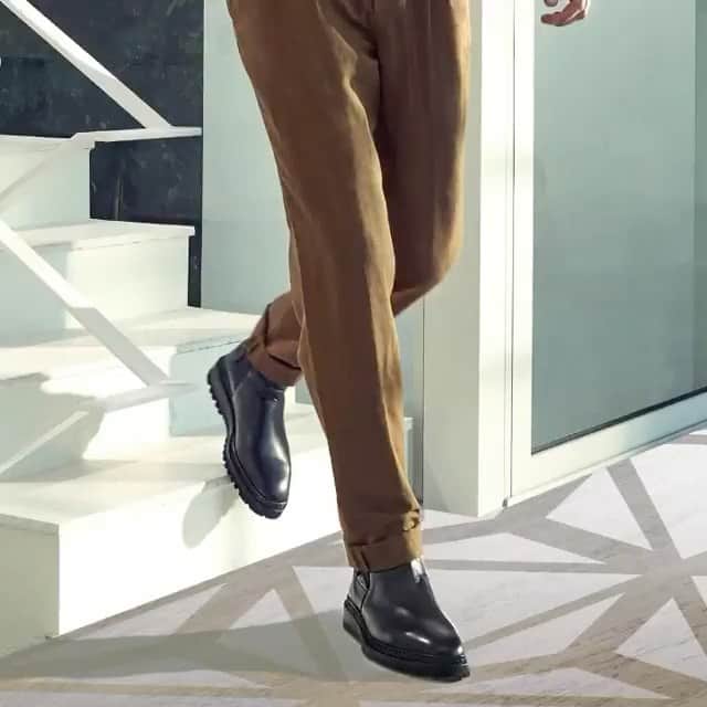 のインスタグラム：「What is formal and what is casual? Do we really need to figure it out when we can indulge in such a sublime synthesis of both?  #journeythroughtime #atestoni #fw20 #hexagon #madeinitaly #urbanallure #activelifestyle #craftsmanship #italiandesign #italianshoes #leathershoes #beatlesboots #menshoes」