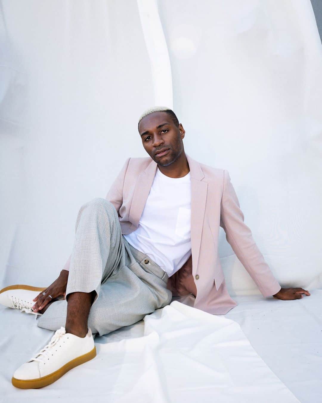 Club Monacoのインスタグラム：「Content creator, @moorehisstyle , shares his wardrobe essentials. ⠀⠀⠀⠀⠀⠀⠀⠀⠀ "You can never go wrong with a classic white t-shirt or button up. They're the foundation to any outfit and can easily pair with a fun trouser or jean. " #35YearsOfClub」
