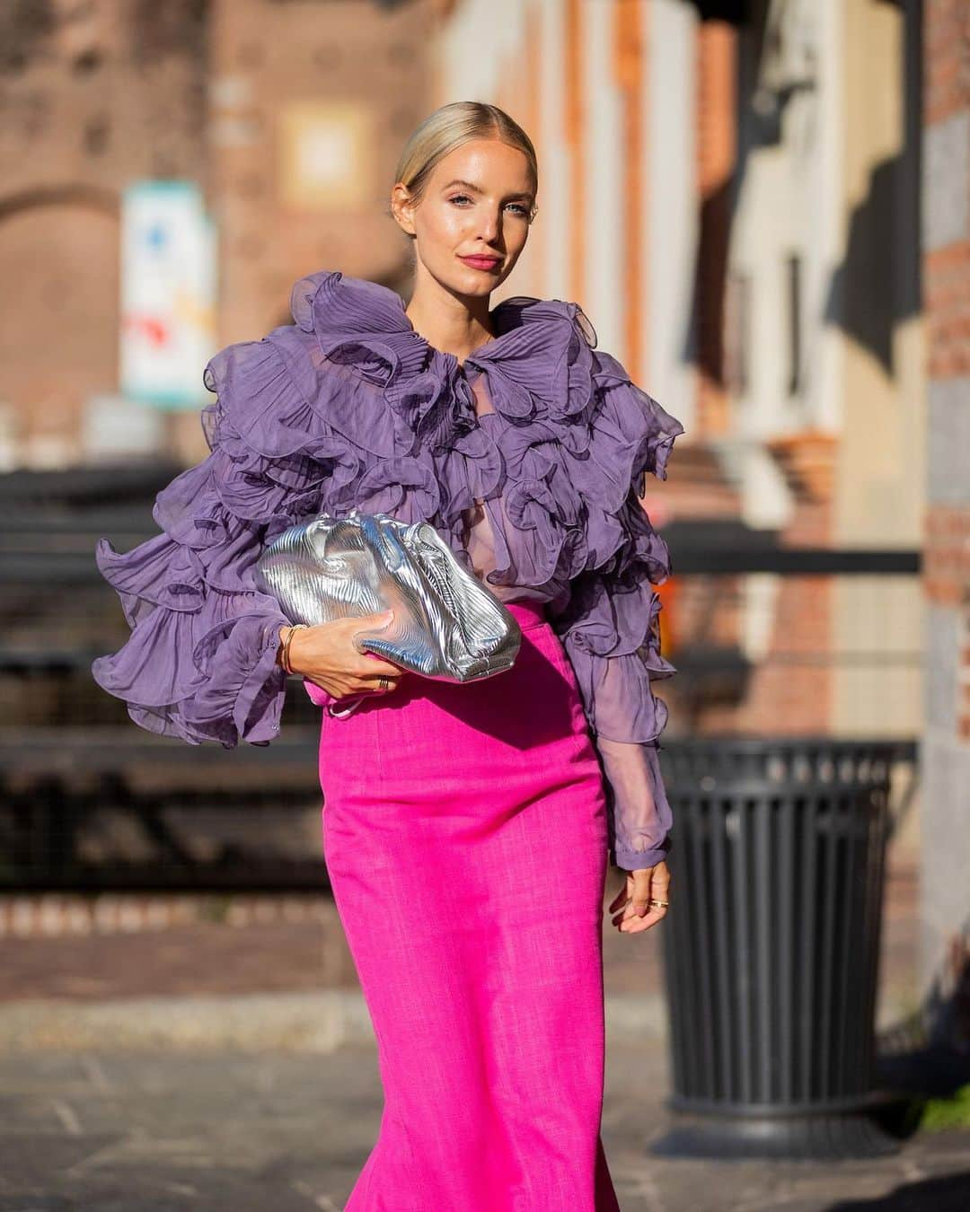 レオニー・ハンネさんのインスタグラム写真 - (レオニー・ハンネInstagram)「Colourful in Milan. 💕 Anzeige/Tag @albertaferretti by @andrea__natali @thestyleograph #albertaferretti #mfw #bottegaveneta #jacquemus」9月26日 1時05分 - leoniehanne